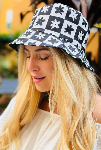 Bee Both Ways Bucket Hat - Black Flower