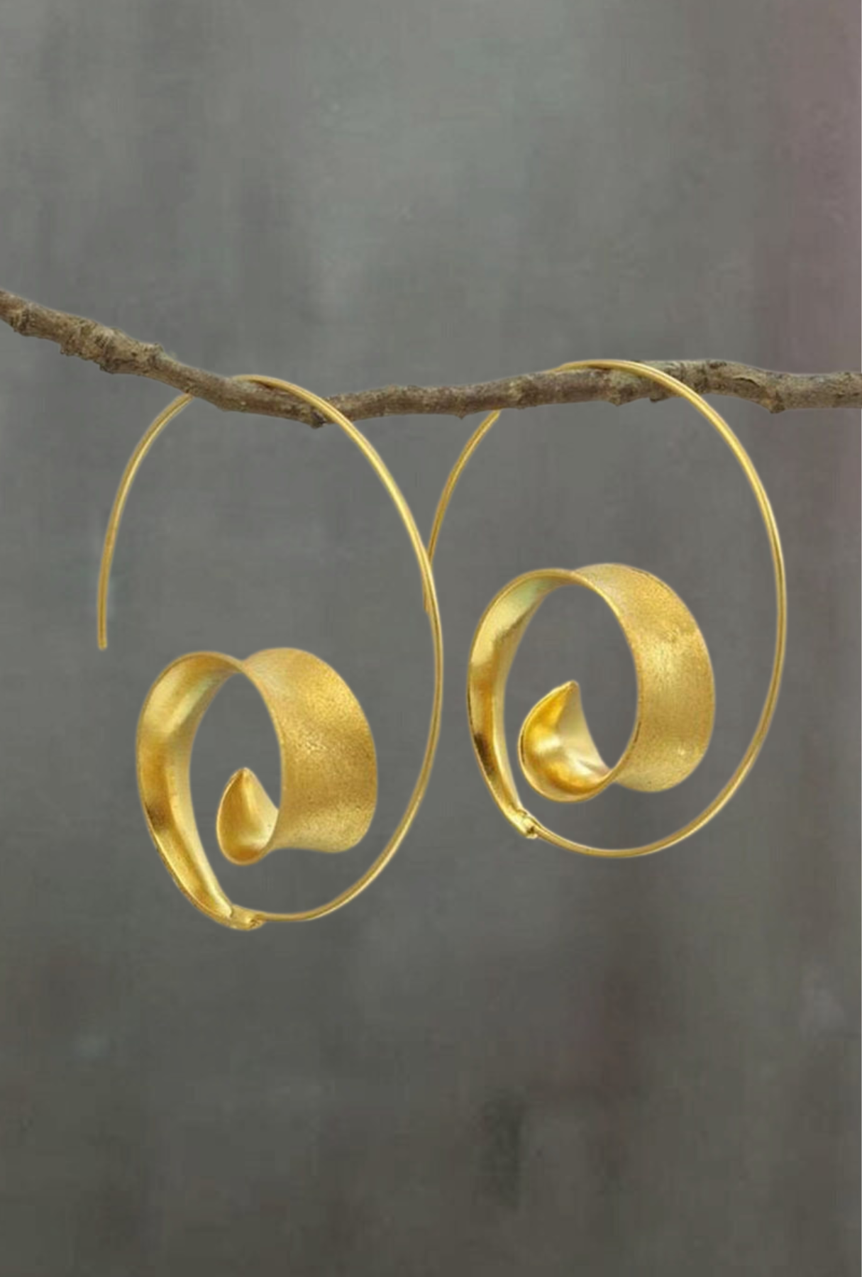 LOOPED EARRINGS GOLD