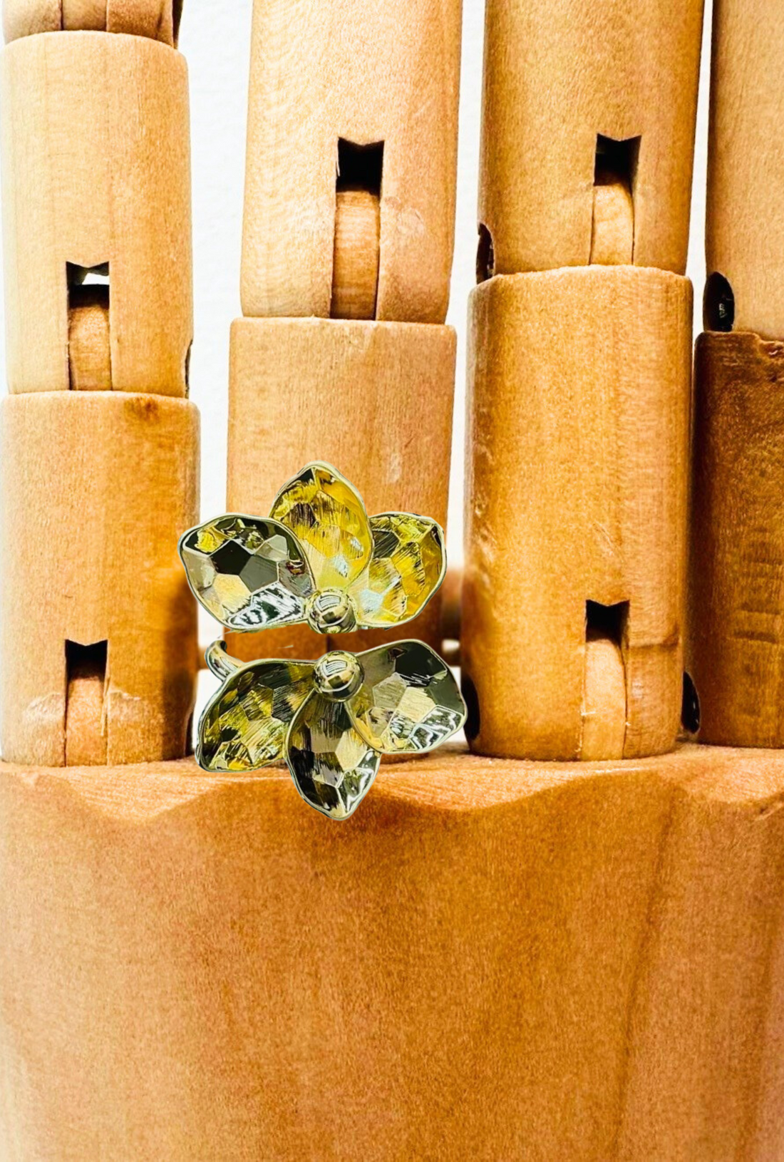 SETTLE PETAL GOLD RING