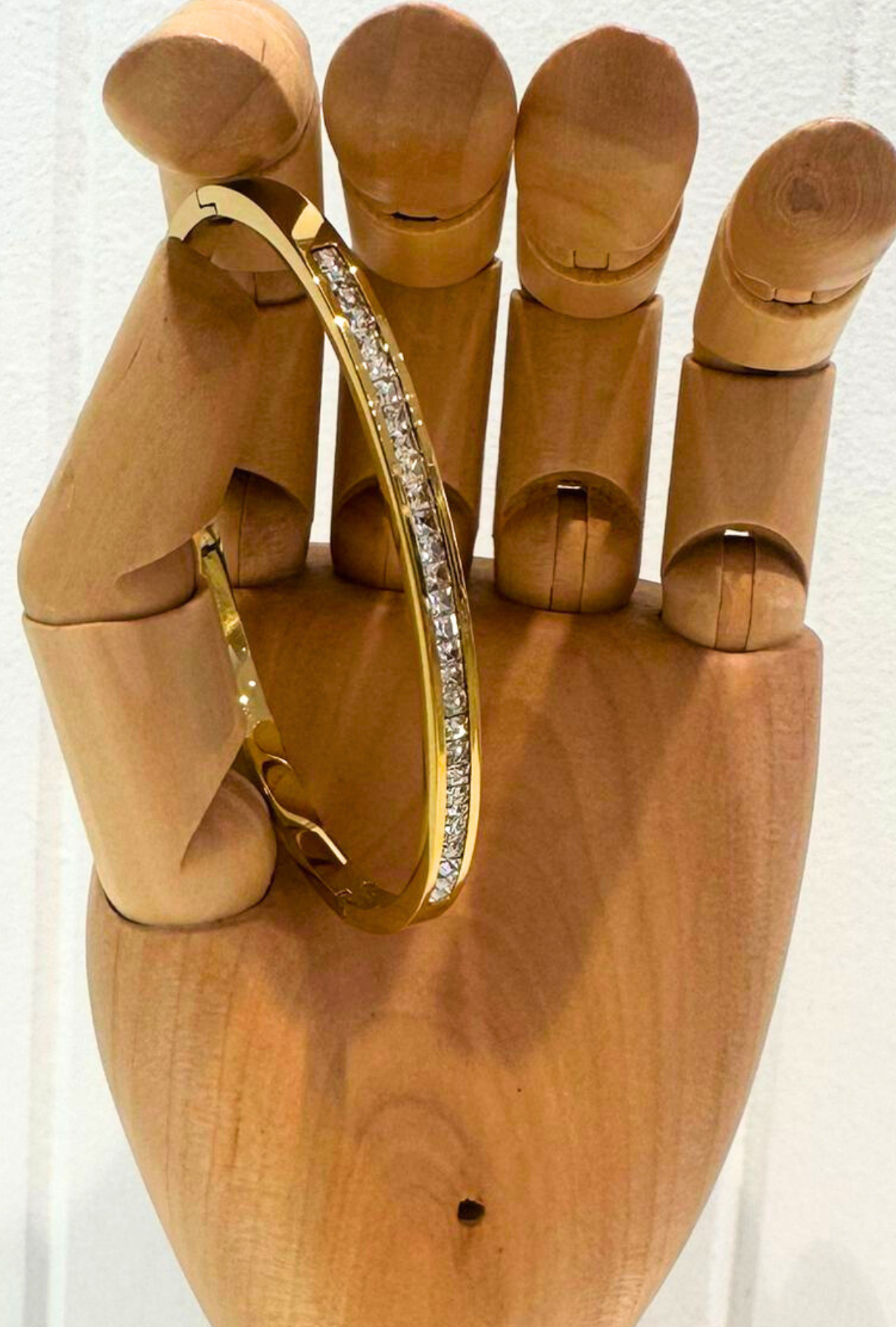 CUFF ME IF YOU CAN I