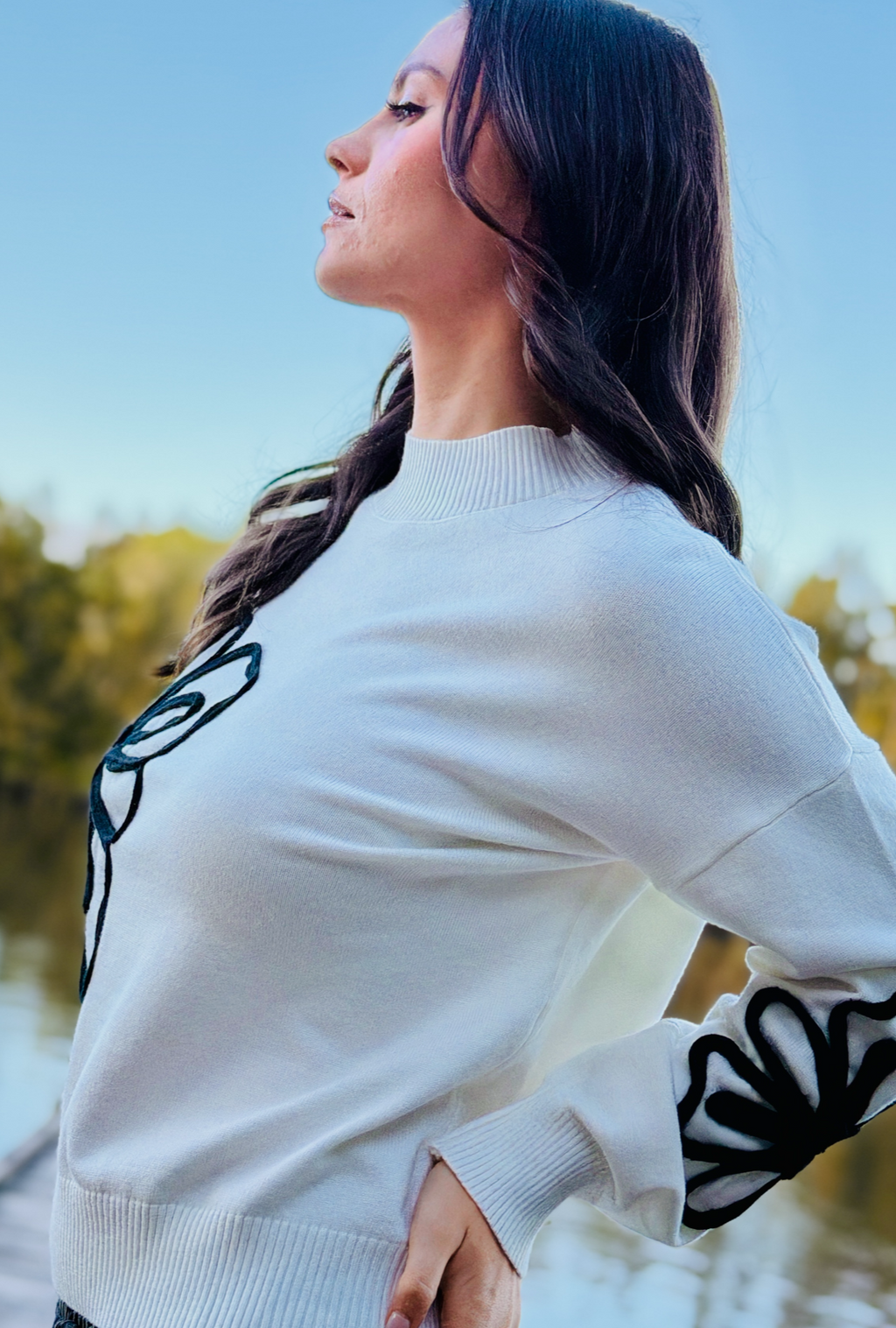 Say it with Flowers Pullover - White