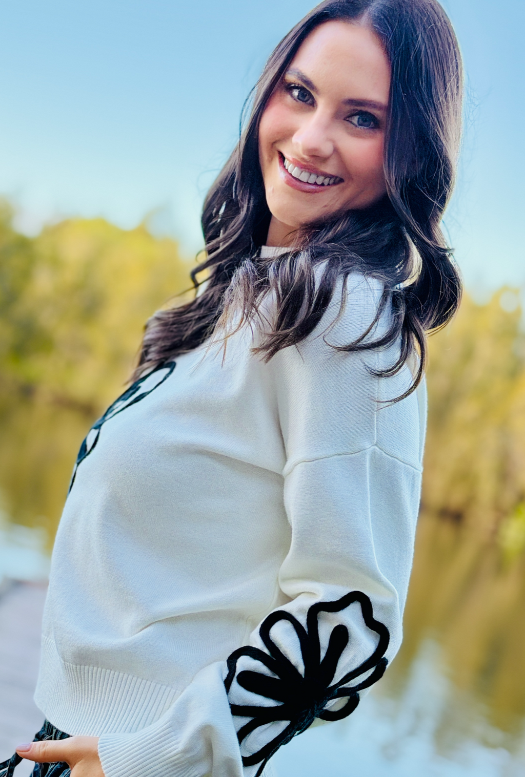 Say it with Flowers Pullover - White