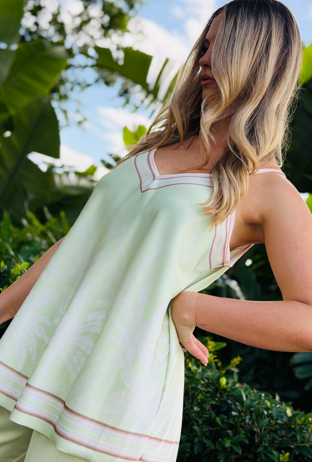 Palm Affair Top - Apple