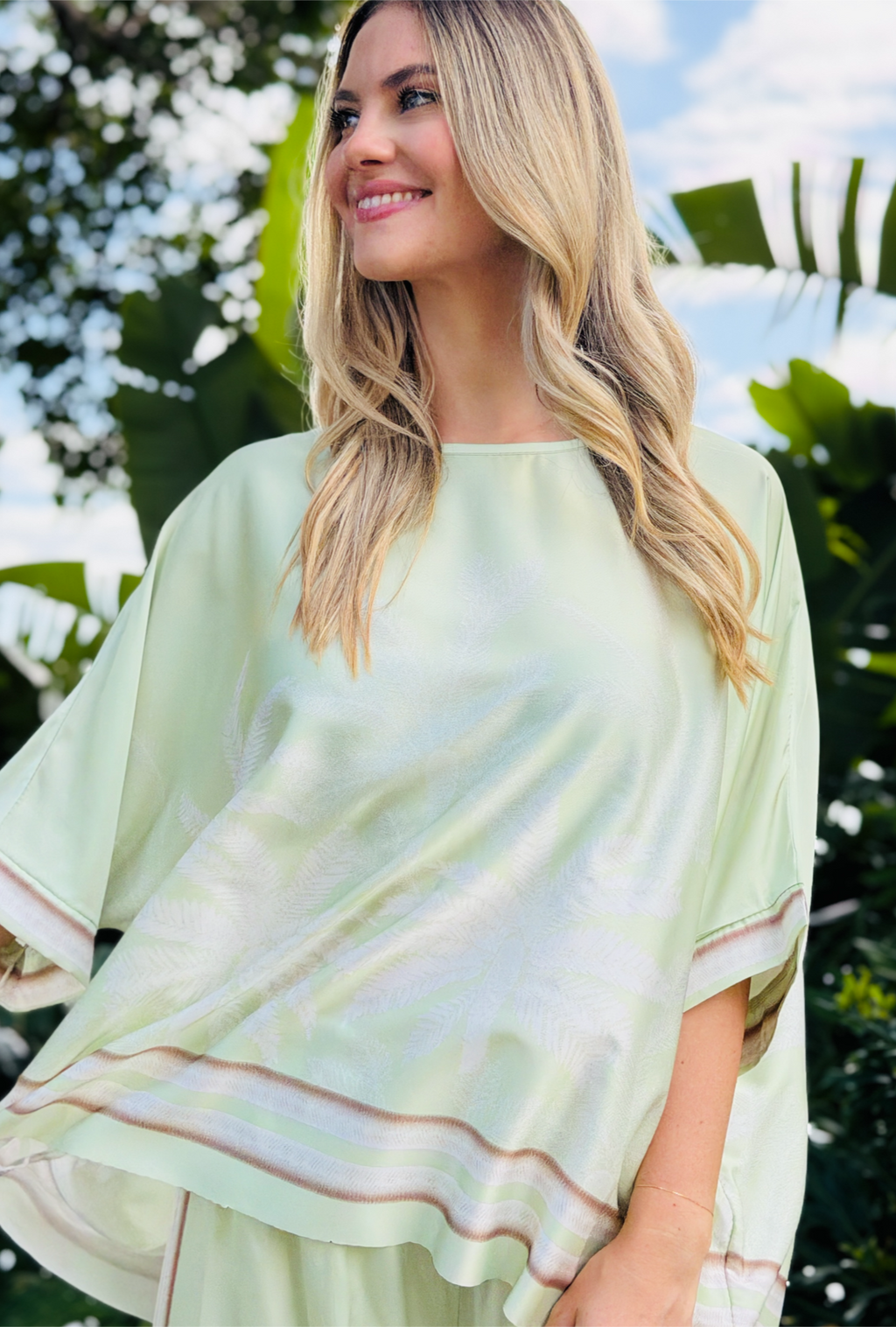 Palm Affair Relaxed Fit Top - Apple