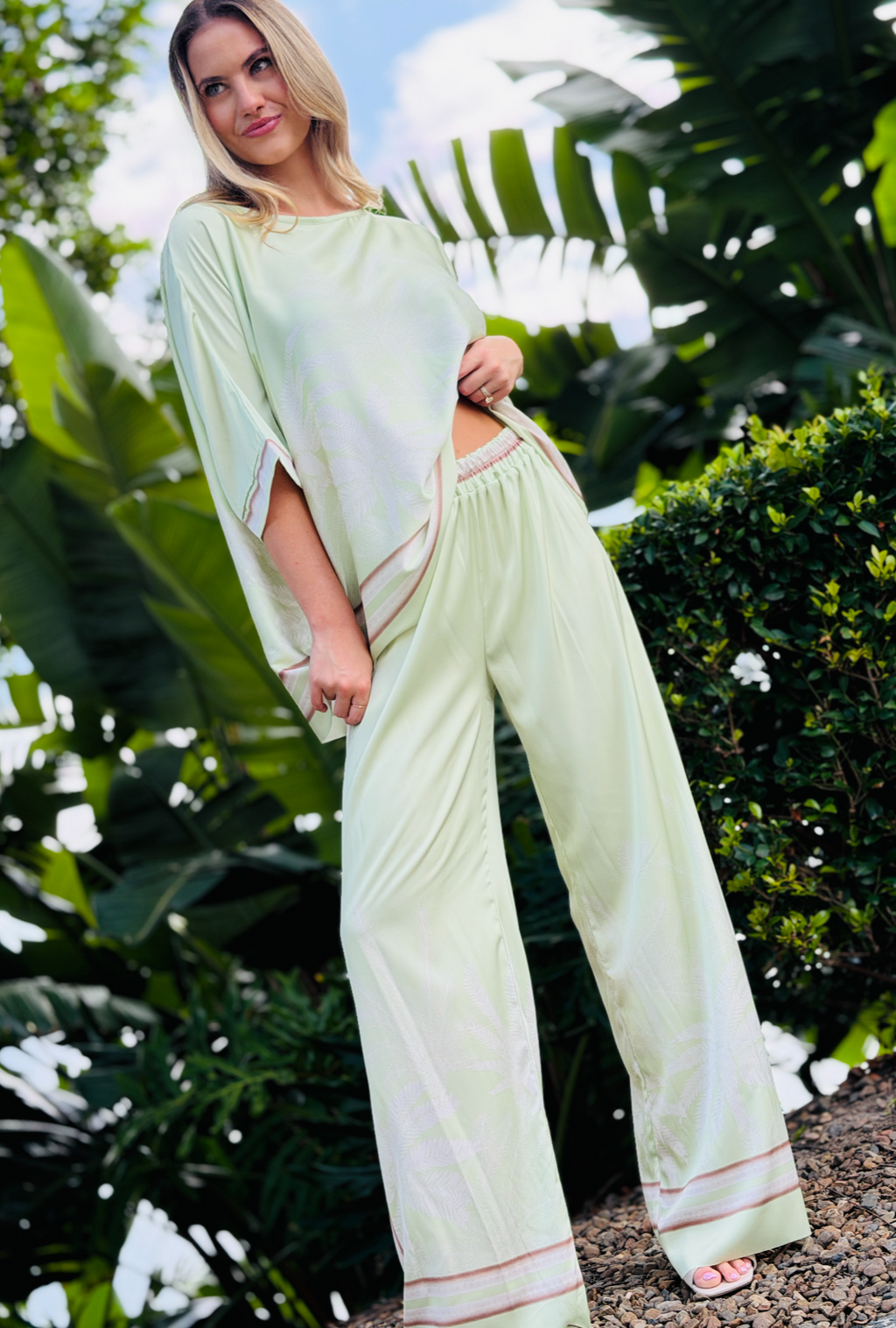 Palm Affair Pant - Apple