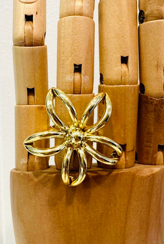 GOLD STATEMENT FLOWER